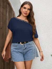 SHEIN Clasi Plus Size Casual Solid Color Asymmetrical Neck Hollow Floral Lace Trim T-Shirt - Navy Blue - View 4