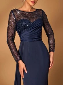 Serin Elegante vestido longo de noiva ou mãe da noiva com manga longa ilusão, azul marinho luxuoso, com aplicação de miçangas e lantejoulas, recortes em cetim e drapeado lateral - Azul Marinho - Visão 5