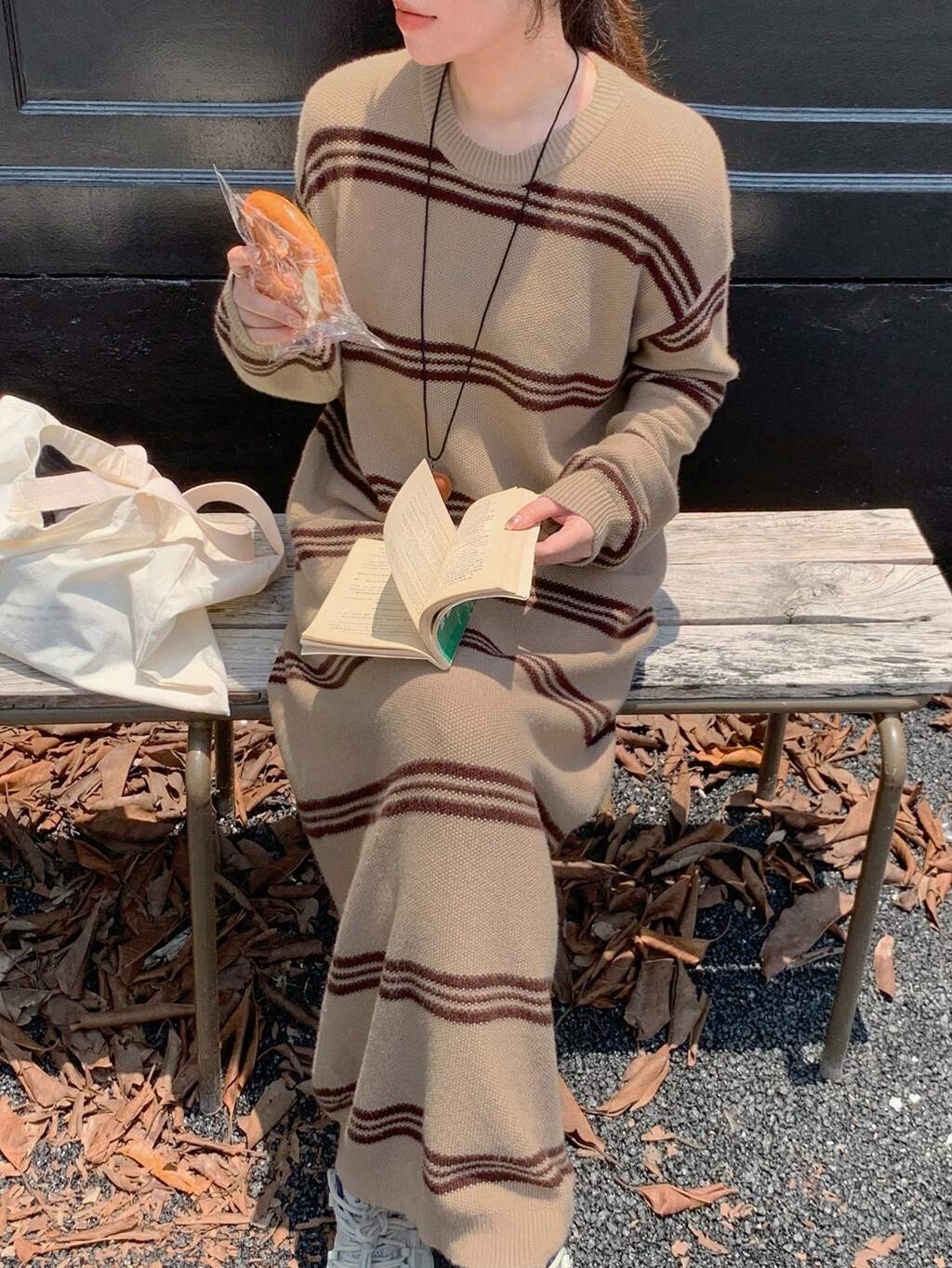 Abito maglione casual a maniche lunghe con scollo a ciurlo e stampa a righe, adatto per l'autunno e l'inverno