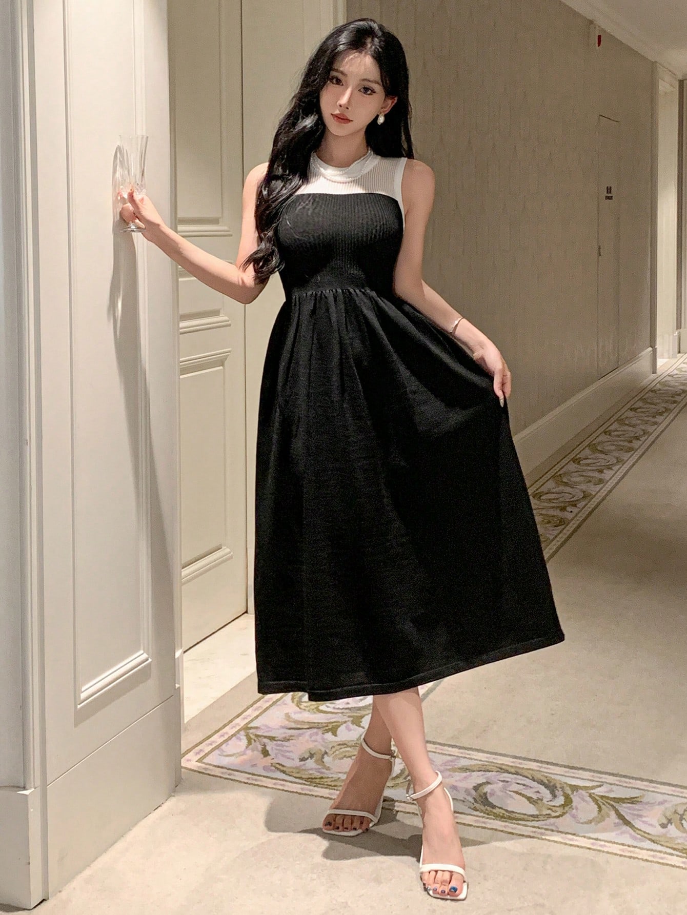 Neckline