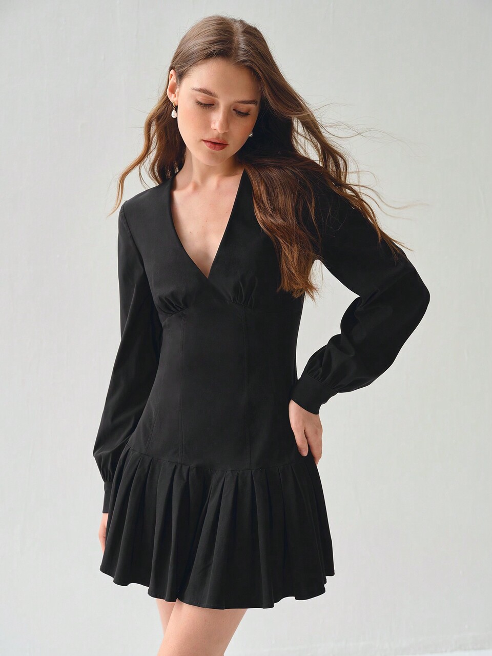 Women's Solid V-Neck Long Sleeve Minimalist Short Dress, Casual Vacation