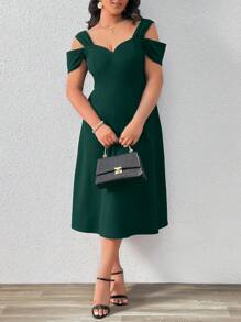 SHEIN Privé Plus Size Women's Romantic Hollow Out Classic Cut Out Umbrella A-Line Dress, Waist Cinched, Suitable For Romantic Dates, Gatherings, Spring Travel