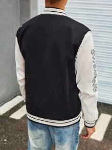 Manfinity Homme Jaqueta Masculina com Mangas Longas em Blocos de Cor e Slogan - Preto - Visão 2