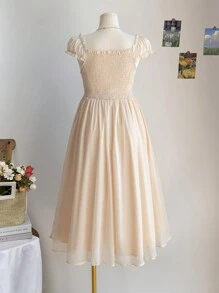 Soleia Vestido corto de talla grande para mujer con cintura ajustada, mangas abullonadas con correa trasera, cuello cuadrado y estampado floral pequeño en negro, estilo de vacaciones campestre