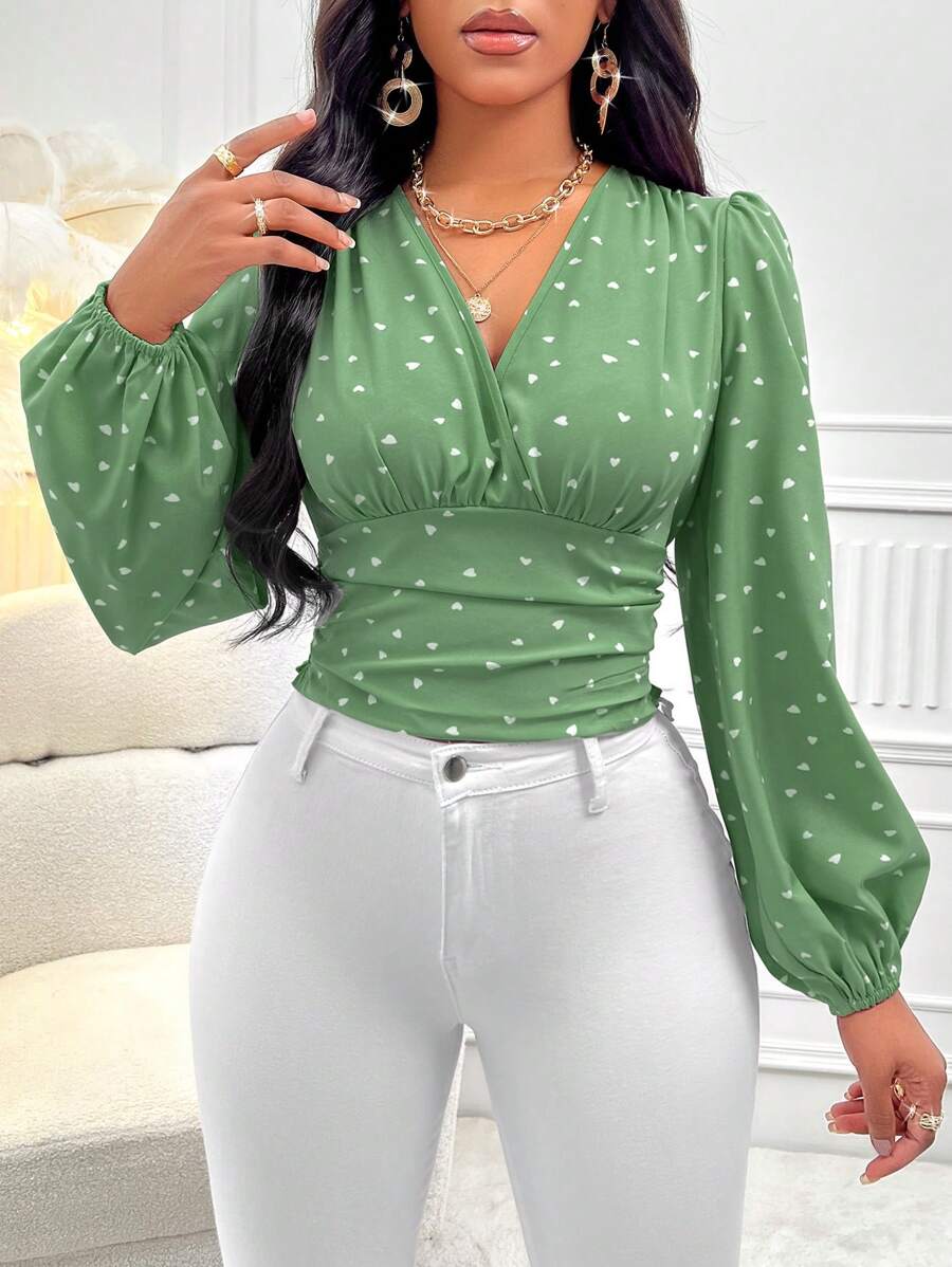 SHEIN Clasi Áo sơ mi thường ngày cổ chữ V dài tay họa tiết trái tim xếp ly (In ngẫu nhiên) - màu xanh lá - Xem 1