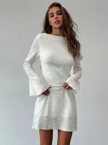 Aloruh Nowa elegancka żakardowa mini sukienka z odkrytymi plecami i rozszerzanymi rękawami