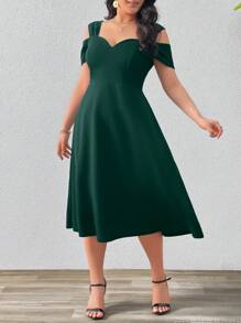 SHEIN Privé Plus Size Women's Romantic Hollow Out Classic Cut Out Umbrella A-Line Dress, Waist Cinched, Suitable For Romantic Dates, Gatherings, Spring Travel