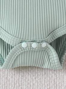 Conjunto de ropa para bebé niña recién nacida que incluye: body de manga larga con cuello redondo y decoración de volantes + vestido body con estampado floral y cintura elástica, con accesorio para el cabello - Multicolor - Ver 4