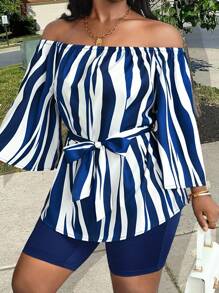 Slaydiva Conjunto de dos piezas para mujer con parte superior de hombro único, mangas de ocho cuartos, dobladillo ondulado suelto, shorts slim, fondo completamente blanco, estampado de olas azul marino