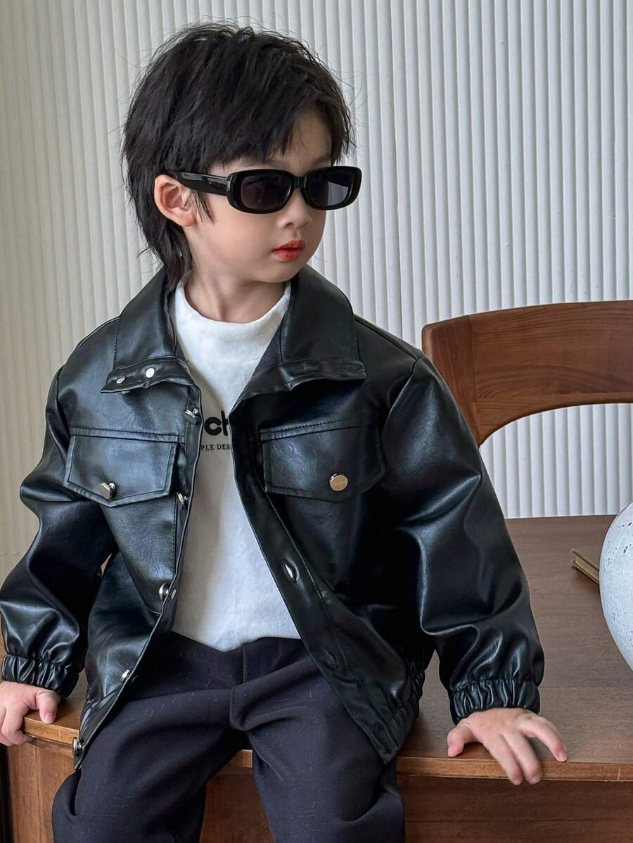 SHEIN 1 件年轻男孩休闲复古学院风百搭、可爱、超大童装、纯色校队夹克、实用翻盖口袋、翻领、PU 皮革飞行员夹克，适合返校、生日、婴儿洗礼、节日派对、秋冬季