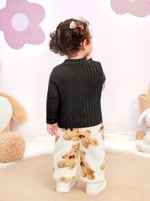 SHEIN 2 piezas Conjunto de invierno informal para bebé niña con suéter y pantalones con estampado de dibujos animados esponjoso