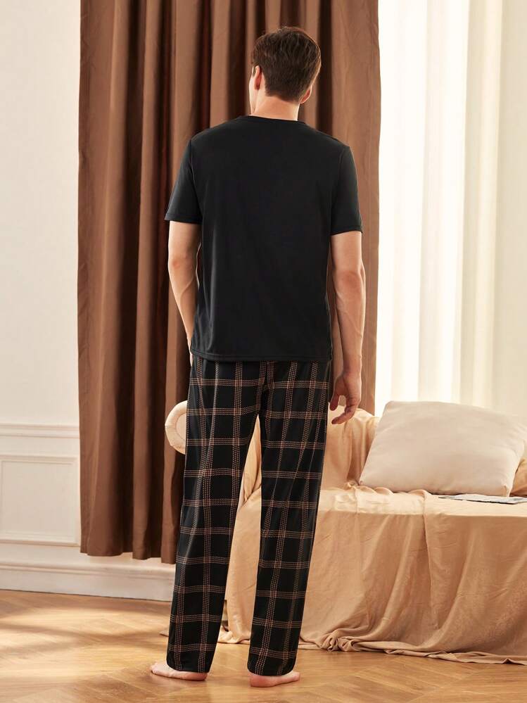 Manfinity Underwear&Sleepwear Basics مجموعة بيجامات كاجوال بقميص وبنطلون ذو لون أحادي وتصميم لصقات قطعتين للرجال