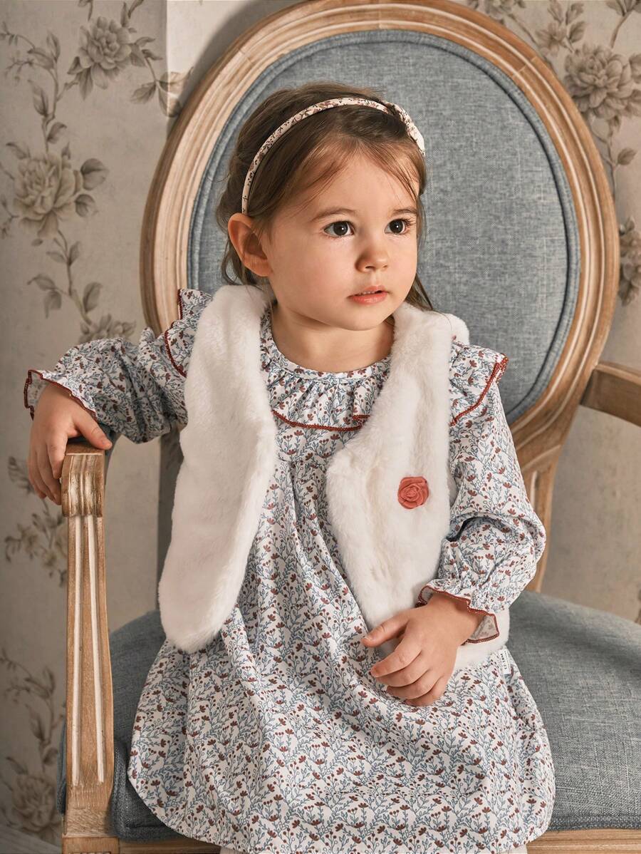 SHEIN 2pcs/Set Baby Girl Thick Warm Fleece Vest & Ditsy Floral Ruffle Hem Dress Set, Suitable For Outings, Christmas - Multicolor - View 1