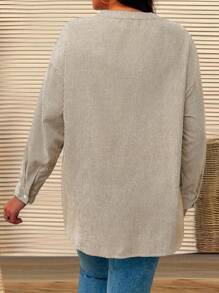 EMERY ROSE Camisa a rayas de manga larga con cuello en V y botones delanteros para tallas grandes