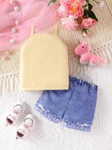 SHEIN Conjunto de 2 piezas para bebé niña con top de camisola de punto con estampado floral y pantalones cortos de tejido - Amarillo - Ver 3