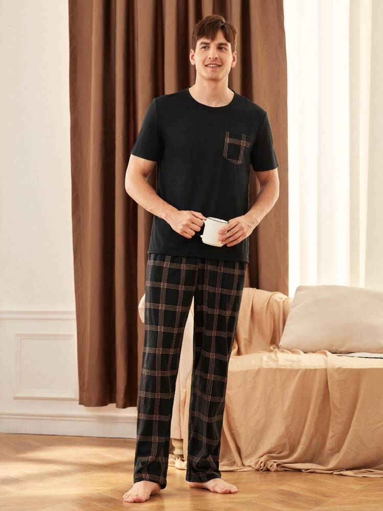 Manfinity Underwear&Sleepwear Basics مجموعة بيجامات كاجوال بقميص وبنطلون ذو لون أحادي وتصميم لصقات قطعتين للرجال