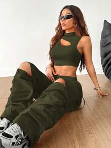 Coolane 女式街头风格休闲不对称短款上衣，配有抽绳腰带，军绿色工装裤，绿色两件套服装