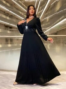 Cravure Vestido largo de manga larga con cuello en V, pliegues y adornos de rhinestone de alta gama para mujer de talla grande, color negro - Negro - Ver 3