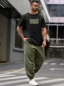 EASEVO 2pcs/Set Plus Size Men's Casual Short Sleeve Letter Graphic Tee And Sweatpants Set Summer Outfit - Green - View 3