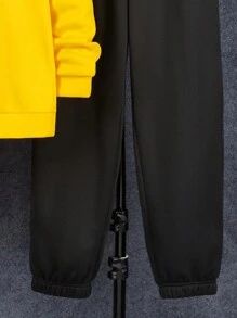 SHEIN Leap Crew 2 件套青少年男孩休闲宽松舒适图案印花连帽衫运动衫和运动裤套装 - 黃色 - 查看 4