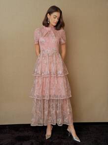 MOTF STUDIO 刺绣网布覆层立领泡泡袖层叠荷叶边下摆连衣裙 - 粉色 - 查看 5