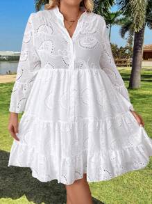 SHEIN CURVE+ Plus Solidna sukienka z długim rękawem i haftem z oczkami