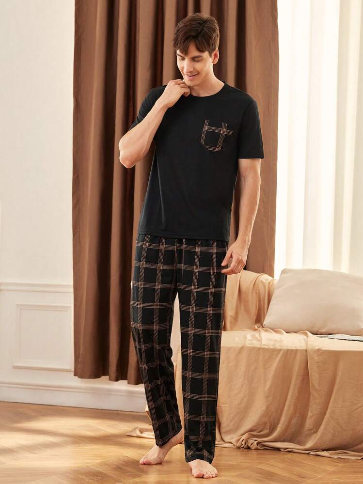 Manfinity Underwear&Sleepwear Basics مجموعة بيجامات كاجوال بقميص وبنطلون ذو لون أحادي وتصميم لصقات قطعتين للرجال