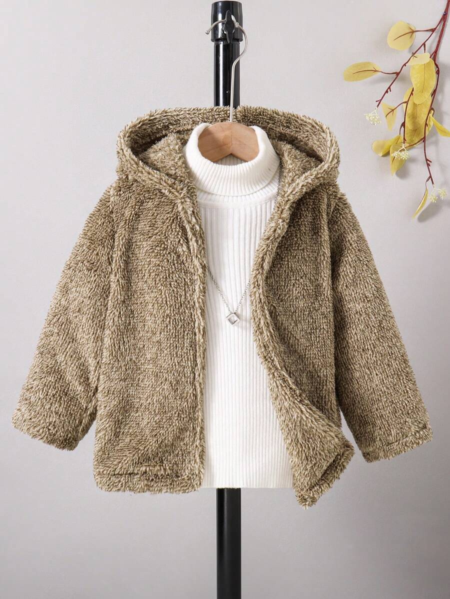 小男孩休闲基本款花卉印花双面抓绒连帽夹克。柔软舒适的触感，保暖性能佳。连帽设计增加了实用性，适合户外活动。加厚的设计使夹克更加保暖，适合寒冷的秋冬季节穿着。适合小男孩在日常生活中穿着，既温暖又时尚。基本款花卉连帽设计简洁实用，搭配双面抓绒材质，既温暖又舒适。穿上这款厚夹克，小男孩不仅可以保暖，还可以展现休闲时尚的风格。 - 彩色 - 查看 1