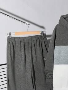 SHEIN 2 件套青少年男孩休闲舒适撞色拼布连帽运动衫和运动裤套装，适合秋冬季户外穿着 - 彩色 - 查看 5