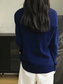 女士圆领长袖毛衣，秋冬季保暖柔软针织套头衫 - 藏蓝色 - 查看 2