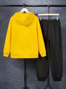 SHEIN Leap Crew 2 件套青少年男孩休闲宽松舒适图案印花连帽衫运动衫和运动裤套装 - 黃色 - 查看 2
