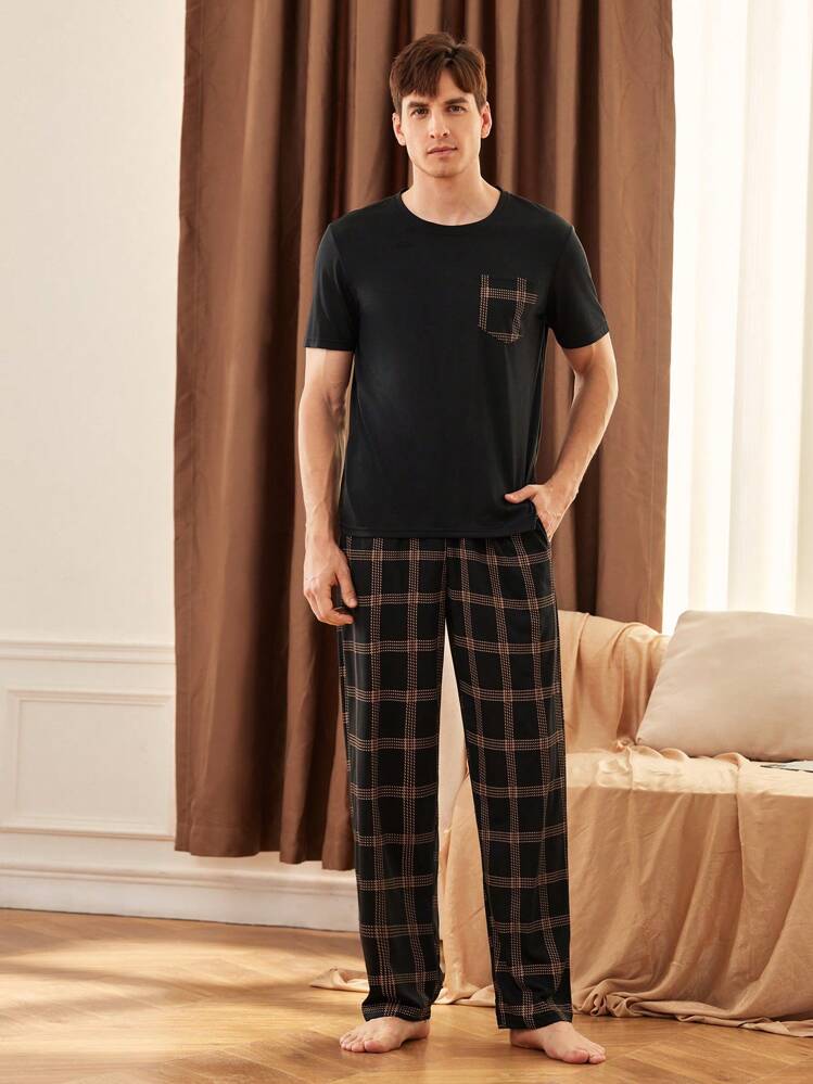 Manfinity Underwear&Sleepwear Basics مجموعة بيجامات كاجوال بقميص وبنطلون ذو لون أحادي وتصميم لصقات قطعتين للرجال