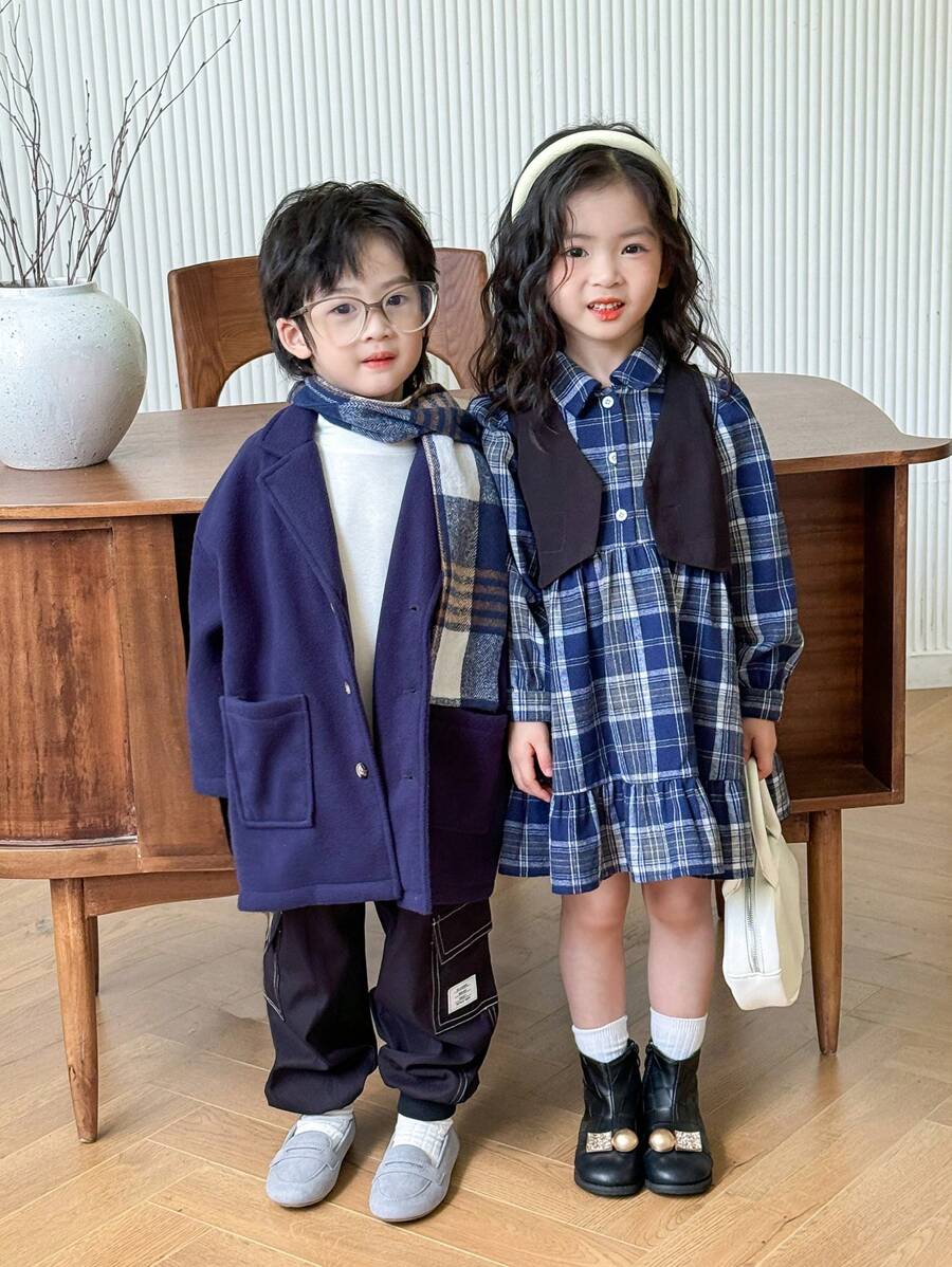 SHEIN Set 2 piese: Cardigan cu rever captusat termic confortabil pentru baieti si esarfa cu model albastru, potrivit pentru iesiri casual, scoala si ocazii de toamna/iarna