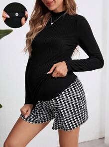 SHEIN 2pcs Maternity Outfit Set - Black Knit Top And Fold Pleated Two Tone Shorts - Black and White - View 1