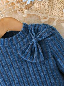 少女碎花针织泡泡袖短款上衣和波点印花拼接公主裙，蓝色，适合秋冬季