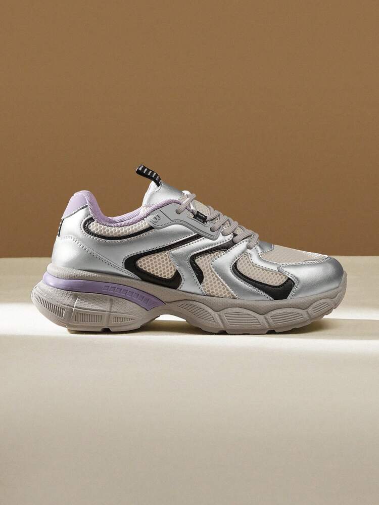 Zapatillas deportivas gruesas plateadas para mujer, versátiles con suela antideslizante para el verano 2024, zapatos para correr transpirables y ligeros con elevación