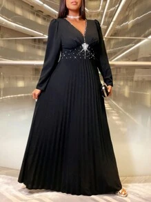 Cravure Vestido largo de manga larga con cuello en V, pliegues y adornos de rhinestone de alta gama para mujer de talla grande, color negro - Negro - Ver 4