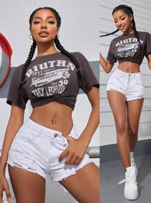 SHEIN PETITE Pantalones cortos de mezclilla informales para mujer con botones frontales lisos, múltiples bolsillos, efecto desgastado y dobladillo deshilachado - Blanco - Ver 4