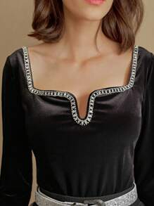 MOTF STUDIO VELVET SWEETHEART NECK RHINESTONE TRIM SLIM FIT TEE
