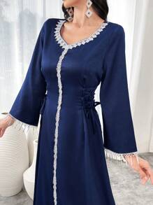 Al Najma 女式纯色撞色蕾丝长袖阿拉伯卡夫坦 Jalabiya 长裙，朴素优雅风格全覆盖长裙，适合日常休闲/工作/度假/晚会/婚礼宾客 - 藏蓝色 - 查看 1