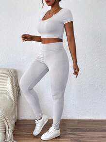 SHEIN Conjunto de dos piezas de top corto acanalado con escote en pico y leggings ajustados, para primavera/verano
