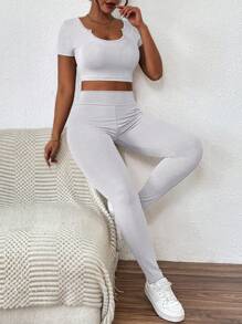 SHEIN Conjunto de dos piezas de top corto acanalado con escote en pico y leggings ajustados, para primavera/verano