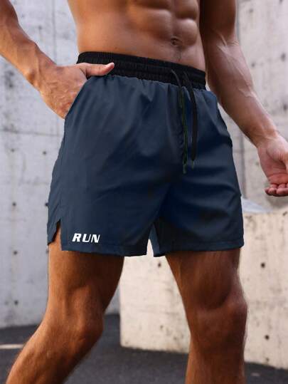 Manfinity Running Pantalones cortos deportivos informales con estampado de letras, cintura con cordón y bolsillos anchos, estilo novio