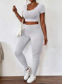SHEIN Conjunto de dos piezas de top corto acanalado con escote en pico y leggings ajustados, para primavera/verano