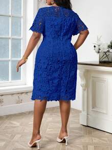 SHEIN Lady 大码女式圆领短袖蕾丝修身连衣裙，优雅度假风格 - 寶藍色 - 查看 2