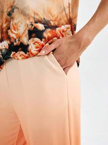 TaskEZ Women's Clothing Scrub Suit Set, Floral Print V-Neck Pockets Scrub Top & Gradient Print Jogger Scrub Pants Outfits For Nurse 2 Scrub Sets