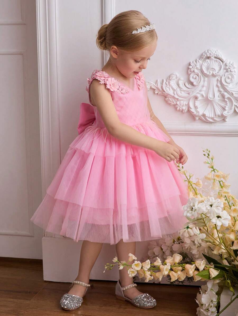 SHEIN Glamorique Kids 新款 2022 公主女童羽毛网眼紫粉色派对礼服,女童圣诞派对礼服,儿童舞台表演礼服 - 粉色 - 查看 1