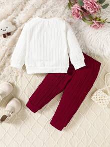 SHEIN 女婴 2 件冬季针织花卉刺绣蝴蝶套装 - 长袖上衣和裤子 - 酒紅色 - 查看 2