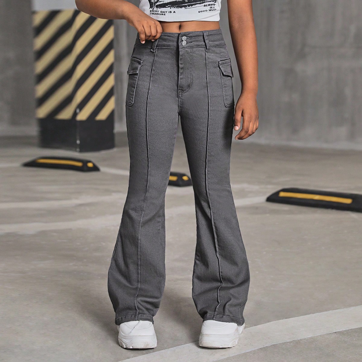 Pantalones vaqueros con pierna acampanada, detalles de solapa y costuras, estilo retro Y2K gris para niña preadolescente, ideal para el regreso a cla