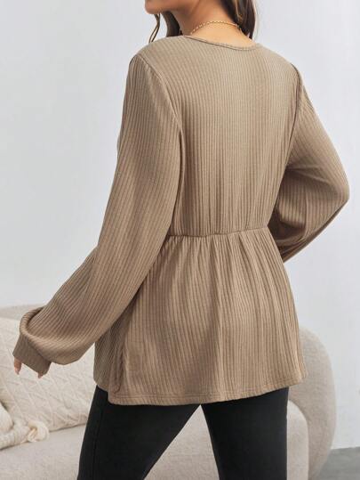 SHEIN Camiseta holgada de manga larga con cuello en V y abotonado para maternidad